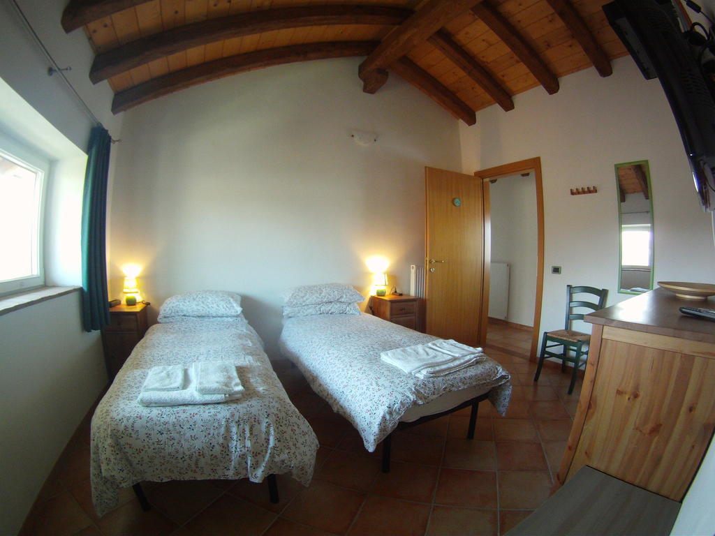 Al Campo Di Sotto Bed & Breakfast Buia Exteriör bild